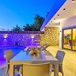 Uezuemlue 1 Bedroom Secluded With Private Pool Hot Tub Villa Kalkan