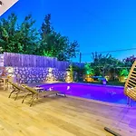 Uezuemlue 1 Bedroom Secluded With Private Pool Hot Tub