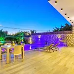 Uezuemlue 1 Bedroom Secluded With Private Pool Hot Tub Kalkan