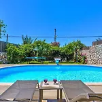 Uezuemlue 1 Bedroom Secluded With Private Pool Hot Tub