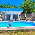 Uezuemlue 1 Bedroom Secluded With Private Pool Hot Tub * Kalkan