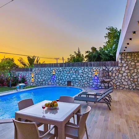 Villa üzümlü 1 Bedroom Secluded With Private Pool Hot Tub *