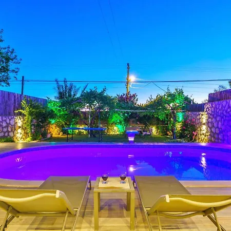 فيلة Uezuemlue 1 Bedroom Secluded With Private Pool Hot Tub *