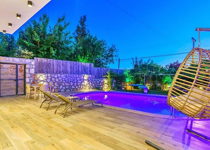 Uezuemlue 1 Bedroom Secluded With Private Pool Hot Tub