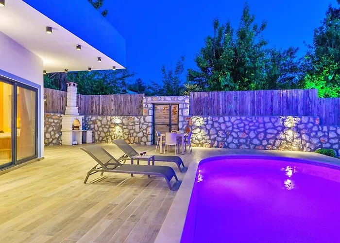 Uezuemlue 1 Bedroom Secluded With Private Pool Hot Tub Vila