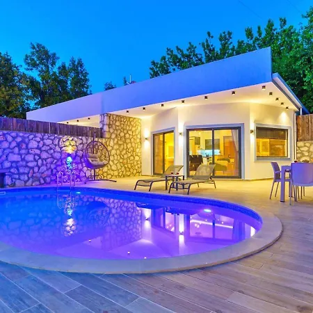 Βίλα Uezuemlue 1 Bedroom Secluded With Private Pool Hot Tub *