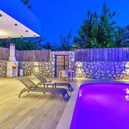 Uezuemlue 1 Bedroom Secluded With Private Pool Hot Tub Βίλα