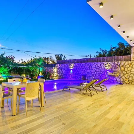 Uezuemlue 1 Bedroom Secluded With Private Pool Hot Tub Καλκάν