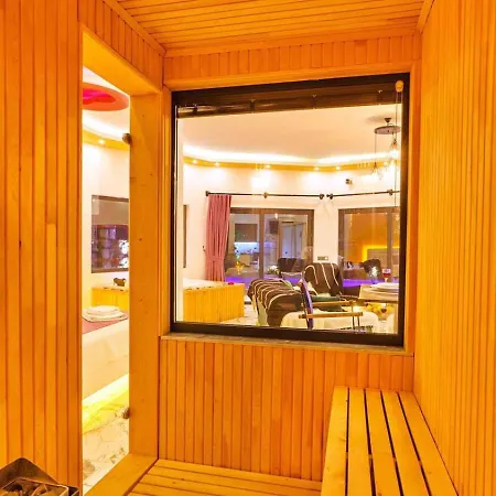 Uezuemlue 1 Bedroom Secluded With Private Pool Hot Tub Καλκάν