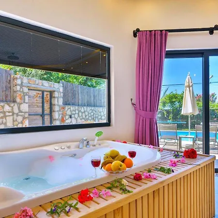 Uezuemlue 1 Bedroom Secluded With Private Pool Hot Tub * Καλκάν