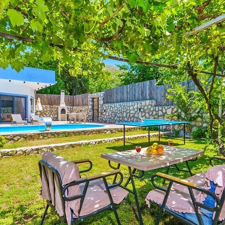 Βίλα Uezuemlue 1 Bedroom Secluded With Private Pool Hot Tub Καλκάν